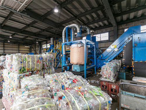 納入されたペットボトル