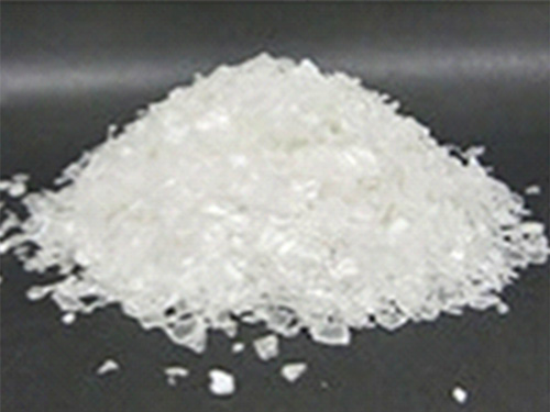 リサイクル処理後のペットボトルフレーク（リサイクル原料としてペットボトルに生まれ変わる）