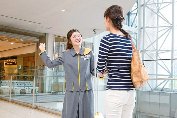 商業施設での清掃・案内